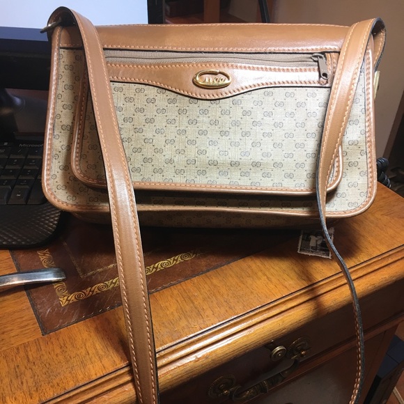 Gucci Handbags - Gucci Designer vintage brown shoulder purse